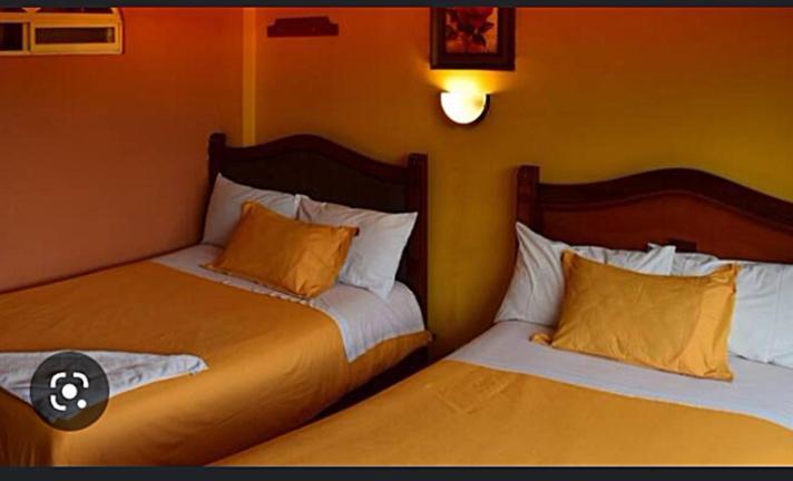 Hostal Miguel Angel Hotel Кито Екстериор снимка